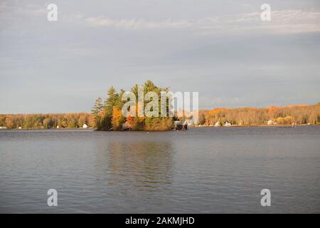 Lever du soleil sur le lac de l'ombre Banque D'Images