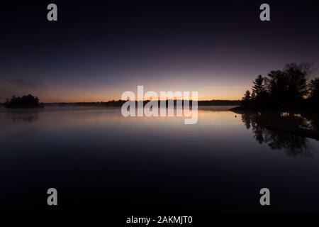 Lever du soleil sur le lac de l'ombre Banque D'Images