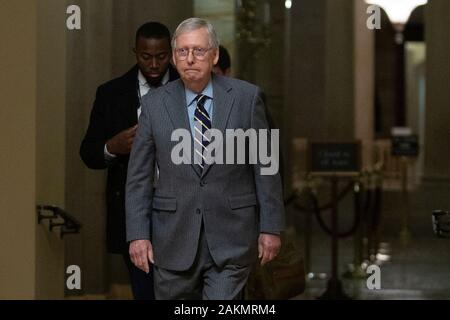 Washington, DC, USA. Jan 9, 2020. United States Chef de la majorité au Sénat Mitch McConnell (républicain du Kentucky) quitte son bureau pour quitter les Etats-Unis Capitole à Washington, DC, États-Unis, le Jeudi, Janvier 9, 2020. Credit : Stefani Reynolds/CNP Crédit dans le monde entier | conditions : dpa/Alamy Live News Banque D'Images