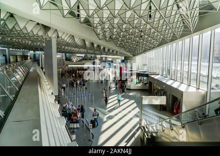 Francfort, Allemagne - Juillet 2019 : l'aéroport de Francfort dans l'architecture d'information de vol avec terminal. L'aéroport de Francfort sur le Main Banque D'Images