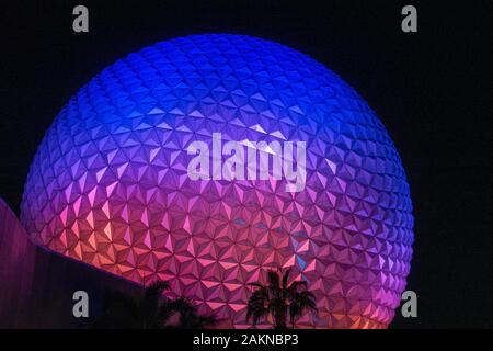 En dehors de la 'Spaceship Earth' ride à Epcot à Disney World, Orlando, Floride, USA. Banque D'Images
