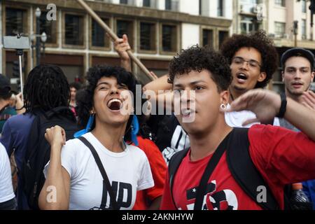 SÃ£o Paulo, SÃ£o Paulo, Brésil. Jan 9, 2020. SÃ£o Paulo (SP), 09/01/2019 - mars contre un billet d'AUTOBUS SP : les gens de protester contre l'augmentation de l'autobus à Sao Paulo, Brésil, 09 janvier 2020. Près de 600 personnes sont descendues dans les rues de Sao Paulo pour une marche inspirée par les manifestations au Chili, où une protestation contre une hausse de tarif métro transformé en un plus grand mouvement contre l'inégalité sociale. Credit : Cris Faga/ZUMA/Alamy Fil Live News Banque D'Images