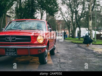 1965 Ford Mustang à Bicester Heritage Centre janvier dimanche Scramble Event. Bicester, Oxfordshire, Angleterre. Vintage filtre appliqué Banque D'Images