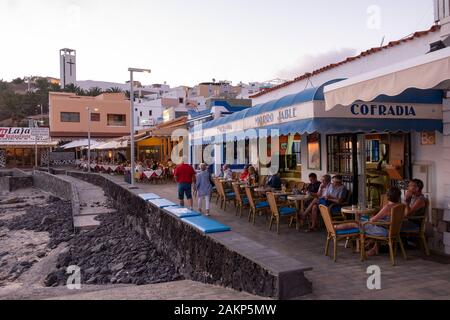 Restaurants sur le front de mer de Playa de Jandia dans la soirée, Morro Jable, Jandia Peninsula, Fuerteventura, Îles Canaries, Espagne, Europe. Banque D'Images