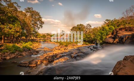 Tad Lo cascades en Plateau des Bolavens, sud du Laos Banque D'Images