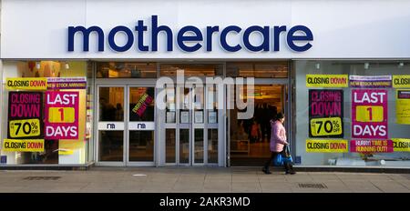 Wood Green, Londres, UK 9 Jan 2020 - une branche de la mère et du bébé détaillant, Mothercare, à Wood Green, au nord de Londres est de fermer en un jour. Les 79 magasins Mothercare sont pour la fermeture le dimanche 12 janvier 2020 - mettre 2 500 personnes sans travail après que l'entreprise est entré dans l'administration de l'année dernière. Credit : Dinendra Haria/Alamy Live News Banque D'Images