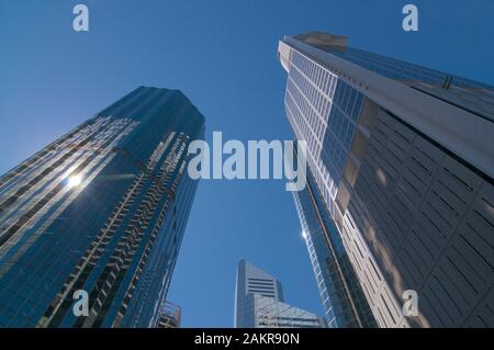 Brisbane, Queensland, Australie - 7 novembre 2019 : vue à angle bas de certains gratte-ciel modernes dans le centre-ville de Brisbane, Australie Banque D'Images