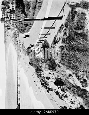 Années 1810-1910 : Bournemouth, l'histoire d'un plaisir et santé moderne resort . il avait à l'époque, vu seulement un ofwriting : elle est toute pureté et raffinement,mais n'a pas plus de goût que le blanc d'un oeuf. Sir Henry Taylor était l'auteur, entre autres ouvrages, de Philippe Van Artevelde, l'un des célèbre poemsof centixry dramatique de la dernière, l'objet de ce qui est dit avoir beensuggested à lui par son ami Robert Southey, poète officiel.Sir Henry a été pendant de nombreuses années dans le service colonial, et son travail a reçu la récompense d'un chevalier. Stillhigher distinction a été à un moment envisagé, pour elle Banque D'Images