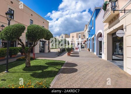 Sicilia Outlet Village situé sur l'autoroute Palerme-catane agira en ville sur l'île de Sicile en Italie Banque D'Images