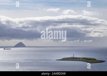 Vue sur Ailsa Craig depuis Arran Banque D'Images