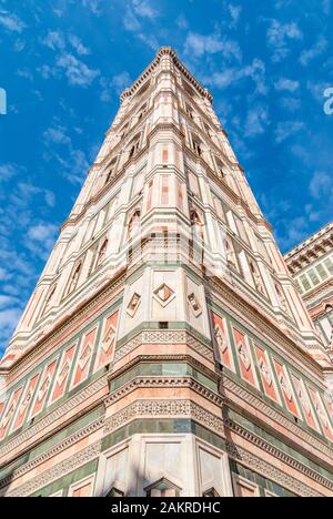 Le Campanile de Giotto Vieille Ville historique de Florence, comme vu du haut de la coupole de Brunelleschi de la cathédrale de Florence. Florence, Toscane, Italie. Banque D'Images