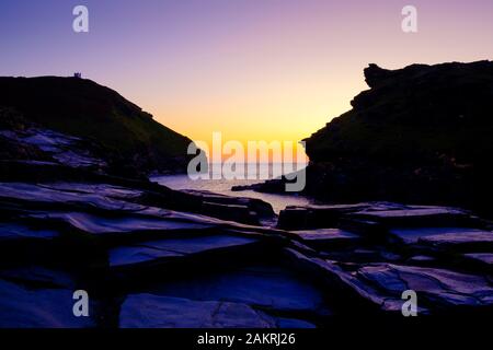 Le port de Boscastle Plymouth Angleterre Cornwall au coucher du soleil Banque D'Images