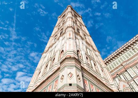 Le Campanile de Giotto Vieille Ville historique de Florence, comme vu du haut de la coupole de Brunelleschi de la cathédrale de Florence. Florence, Toscane, Italie. Banque D'Images