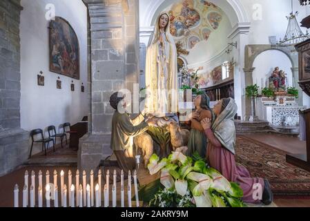 Notre Dame de Fatima statue in Chiesa Madre di Savoca Savoca, dans l'église célèbre pour lieux de tournage du parrain des films sur l'île de Sicile en Italie Banque D'Images