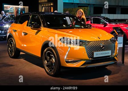 Bruxelles - JAN 9, 2020 : nouvelle DS 3 voiture SUV compact de luxe Bond croisé arrière en vedette à l'Autosalon 2020 Bruxelles Salon de l'automobile. Banque D'Images