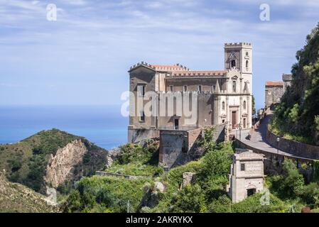 Église de San Nicolo également connu sous le nom de Église de San Lucia à Savoca comune, célèbre pour lieux de tournage du parrain des films sur la Sicile en Italie Banque D'Images