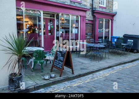 Salon de thé et Dottys2166 shop à Staithes, North Yorkshire, Angleterre, Royaume-Uni Banque D'Images