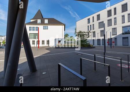 Moers - vue de la nouvelle partie de la mairie vers la vieille mairie, qui a été entièrement rénovée en 2009, Rhénanie du Nord Westphalie, Allemagne, Moers, 26.0 Banque D'Images