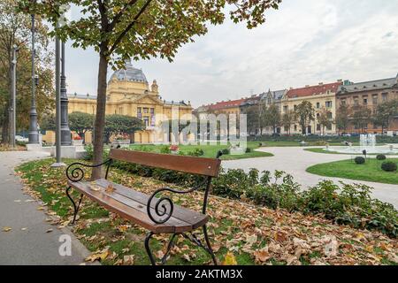 Zagreb - Parkview à Pavillon des arts à l'automne qui l'humeur est une salle pour l'art contemporain, Zagreb, Croatie, Zagreb, 18.10.2018 Banque D'Images