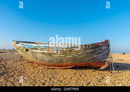 Vieux abandonnés, bateau de pêche au crabe dormeur, Kent, UK Banque D'Images