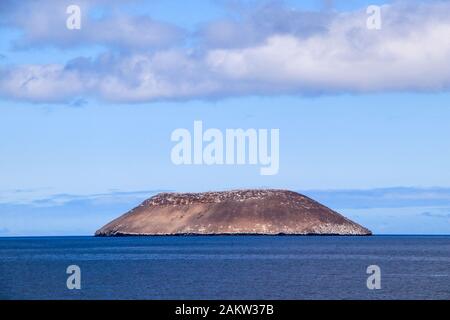 Daphne Major Island vue de l'île Santa Cruz dans les Galapagos Banque D'Images