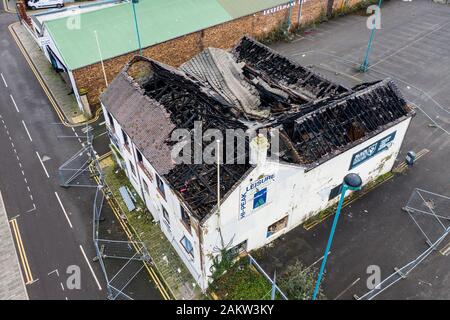 Vue aérienne aérienne d'un bâtiment incendié au coeur de la ville de Hanley, Stoke on Trent, un bâtiment brûlé au sol par une attaque d'incendie, Banque D'Images