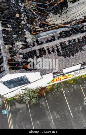 Vue aérienne aérienne d'un bâtiment incendié au coeur de la ville de Hanley, Stoke on Trent, un bâtiment brûlé au sol par une attaque d'incendie, Banque D'Images