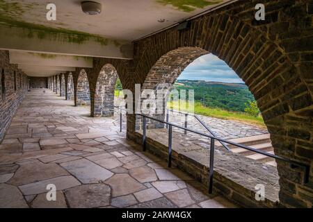 Château de formation du NSDAP Ordensburg Vogelsang. Ordensburg Vogelsang est un ancien domaine Nazi placé à l'ex-zone d'entraînement militaire dans la région de Eifel N Banque D'Images