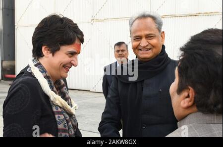 Jaipur, Inde. 10 janvier, 2020. Le Secrétaire général et chef du Parti du Congrès Priyanka Gandhi Vadra avec Ashok Gehlot Ministre Chef du Rajasthan à Jaipur. (Photo by Sumit Mamadou Diop/Pacific Press) Credit : Pacific Press Agency/Alamy Live News Banque D'Images