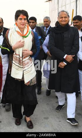 Jaipur, Inde. 10 janvier, 2020. Le Secrétaire général et chef du Parti du Congrès Priyanka Gandhi Vadra avec Ashok Gehlot Ministre Chef du Rajasthan à Jaipur. (Photo by Sumit Mamadou Diop/Pacific Press) Credit : Pacific Press Agency/Alamy Live News Banque D'Images