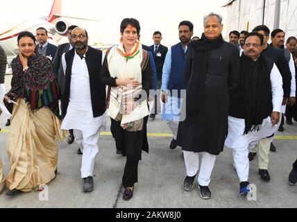Jaipur, Inde. 10 janvier, 2020. Le Secrétaire général et chef du Parti du Congrès Priyanka Gandhi Vadra Rajasthan avec Ashok Gehlot Ministre en chef et chefs de parti à Jaipur. (Photo by Sumit Mamadou Diop/Pacific Press) Credit : Pacific Press Agency/Alamy Live News Banque D'Images
