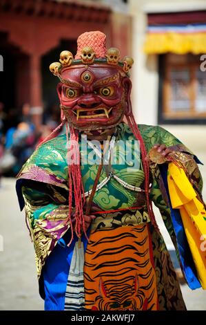 Le moine bouddhiste Cham - Danse Danse Tsam également - au cours du festival. Lamayuru Gompa, le Ladakh, le Jammu-et-Cachemire, en Inde. © Antonio Ciufo Banque D'Images