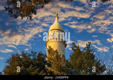 Le Minaret Lednice, une tour d'observation de style mauresque construite au milieu Du Complexe Lednice-Valtice, Lednice, République tchèque. Banque D'Images