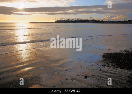 Weymouth. 10 janvier 2020. Météo britannique. Les gens à sortir tôt pour profiter d'un jour sec à Weymouth. crédit : Stuart fretwell/Alamy Live News Banque D'Images