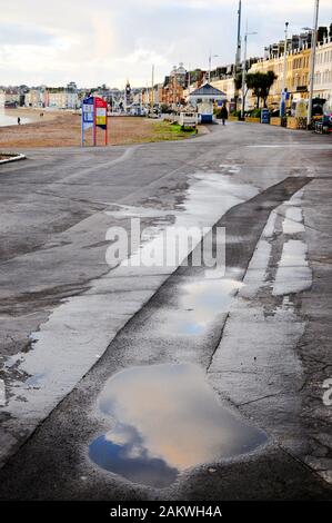 Weymouth. 10 janvier 2020. Météo britannique. Les gens à sortir tôt pour profiter d'un jour sec à Weymouth. crédit : Stuart fretwell/Alamy Live News Banque D'Images