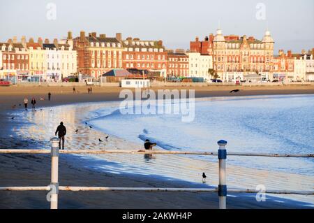 Weymouth. 10 janvier 2020. Météo britannique. Les gens à sortir tôt pour profiter d'un jour sec à Weymouth. crédit : Stuart fretwell/Alamy Live News Banque D'Images