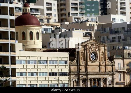 Hafenrundfahrt durch den Grand Harbour - Pfarrkirche Jesus von Nazareth, Sliema, Malte Banque D'Images