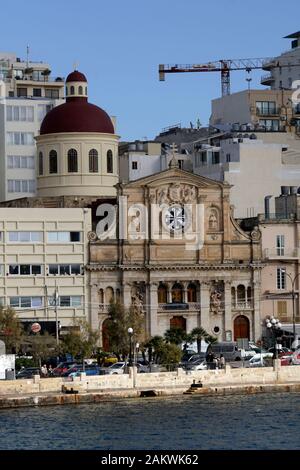 Hafenrundfahrt durch den Grand Harbour - Pfarrkirche Jesus von Nazareth, Sliema, Malte Banque D'Images