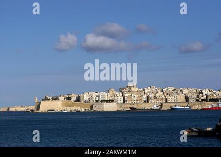 Hafenrundfahrt durch den Grand Harbour - Stadtpanorama von Senglea, Malte Banque D'Images