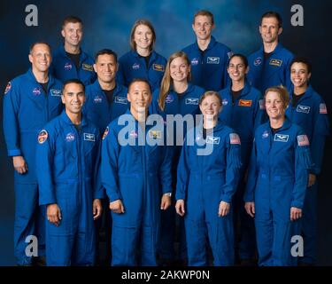 Les membres de la classe 2017 L'astronaute de la NASA sont (à partir du haut à gauche) Matthew Dominick, Kayla Barron, Warren Hoburg, Josh Kutryk, Bob Hines, Frank Rubio, Jenny Sidey, Jasmin, Moghbeli Jessica Watkins, Raja Chari, Jonny Kim, Zena Cardman, Loral et O' Hara. La NASA est en l'honneur de la première classe de candidats astronautes d'obtenir leur diplôme dans le cadre du programme Artemis le 10 janvier 2019, à l'agence centre spatial Johnson à Houston. Banque D'Images