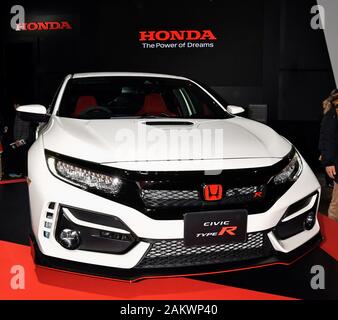Chiba, Japon. 10 janvier, 2020. Nouvelle Honda Civic Type-R est vu affiché le Tokyo Auto Salon 2020 au Makuhari messe dans Chiba-Prefecture, le Japon le vendredi 10 janvier 2020. Environ 438 constructeurs automobiles et fabricants de pièces d'auto appel leurs derniers produits à trois jours de voitures personnalisées et les voitures de course exposition à cet événement. Photo par Keizo Mori/UPI UPI : Crédit/Alamy Live News Banque D'Images