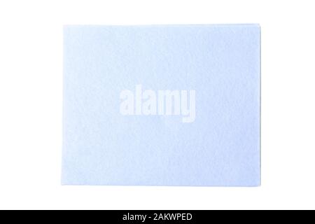 Chiffon bleu pour le nettoyage isolé sur fond blanc, gros plan Banque D'Images