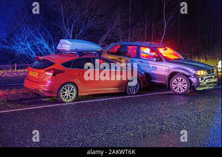 9 janvier 2020, A9, Perthshire, Royaume-Uni : Les deux véhicules après la collision sur l'A9..la police a une partie conique de l'A9 ci-dessous en raison de Dunkeld un grave accident de la route d'un SUV BMW argent et rouge Ford Focus où plusieurs personnes ont été blessées et transportées à l'hôpital, EMS ont été sur les lieux de l'affaire avec l'accident. (Crédit Image : © Stewart Kirby/SOPA des images à l'aide de Zuma sur le fil) Banque D'Images