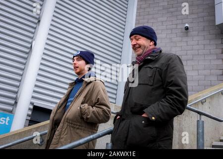Deux ventilateurs à pied à la maison après le Brighton & Hove Albion V Match Bournemouth, 28 Dec 2019 Banque D'Images