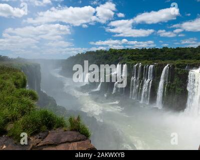 La gorge du diable (Garganta del Diablo / Garganta do Diabo) Chutes d'Iguacu Falls) (vu de l'Iguazu Falls National Park, l'Argentine. Banque D'Images