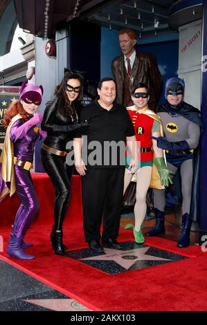 Los Angeles, USA. 09Th Jan, 2020. Batgirl, Catwoman, Burt Ward, Robin et Batman présents à la cérémonie honorant Burt Ward avec une étoile sur le Hollywood Walk of Fame tenue le 09 janvier 2020 à Hollywood, Californie. Credit : Geisler-Fotopress GmbH/Alamy Live News Banque D'Images