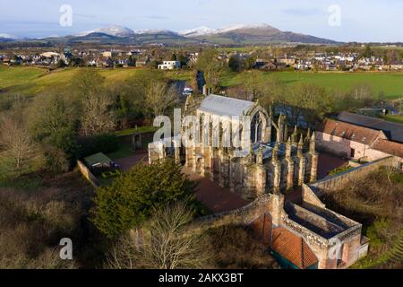 Vue aérienne de La Chapelle de Rosslyn à Roslin village Midlothian, Ecosse, Royaume-Uni Banque D'Images