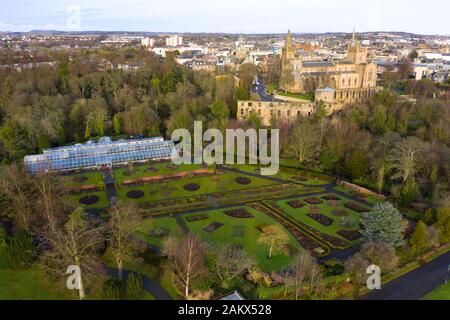 Vue aérienne de Dunfermlne Abbaye et palais du parc Pittencrieff, Dunfermline, Fife, Scotland, UK Banque D'Images