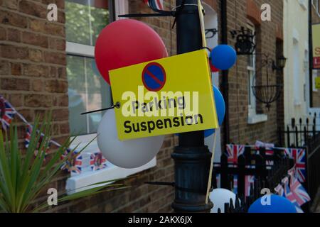 Royal Wedding Day, Windsor, Berkshire, Royaume-Uni. 19 mai, 2018. Un parking à l'extérieur d'un signe de la suspension chambre le jour du mariage du prince Harry et Meghan Markle. Credit : Maureen McLean/Alamy Banque D'Images