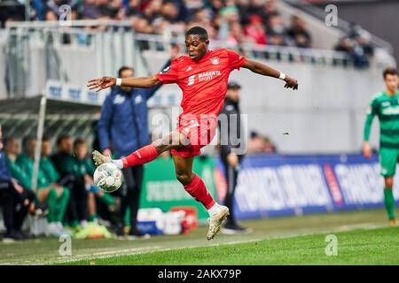 Fürth, Allemagne. 10 janvier, 2020. Jeu d'essai-mer : Greuther Fürth vs FC Bayern Amateure de Fürth, Allemagne. Köhn obtenir la balle. Peter Kotzur/Alamy Live News Banque D'Images